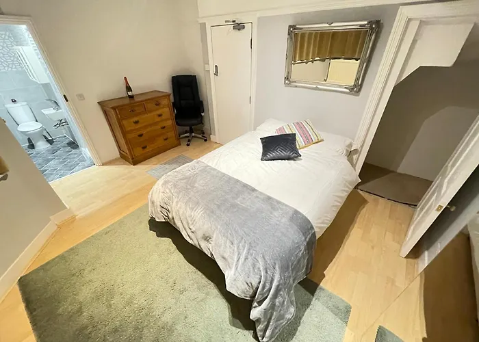 Rooms With Private Bathroom And Shared Kitchen
