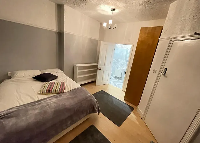Rooms With Private Bathroom And Shared Kitchen