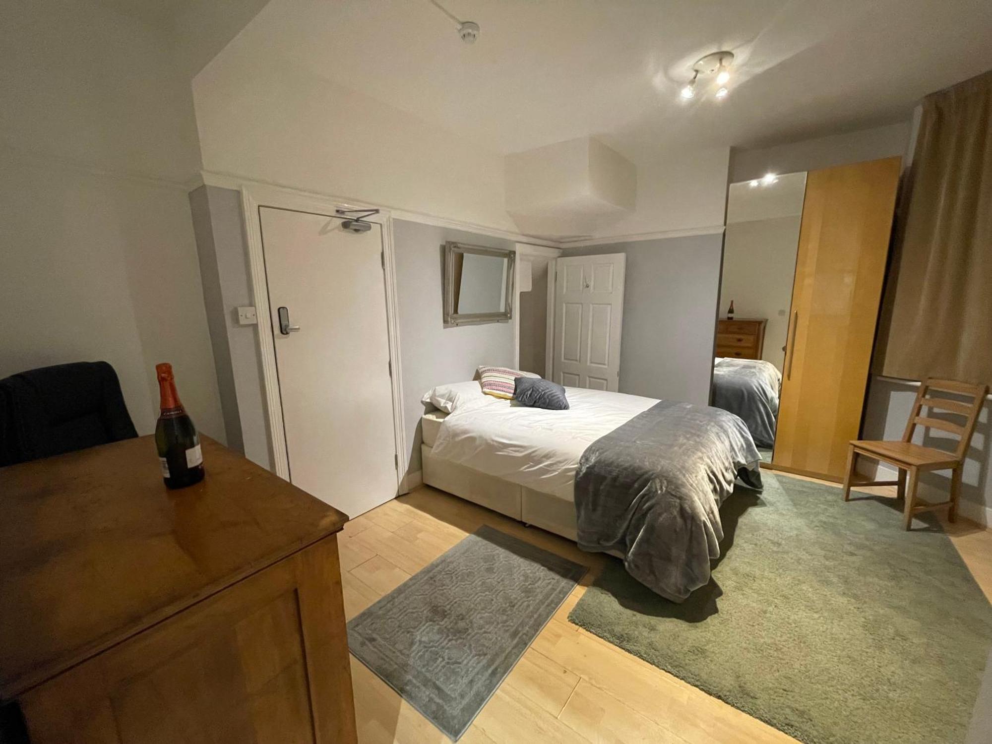 With Private Bathroom And Shared Kitchen *