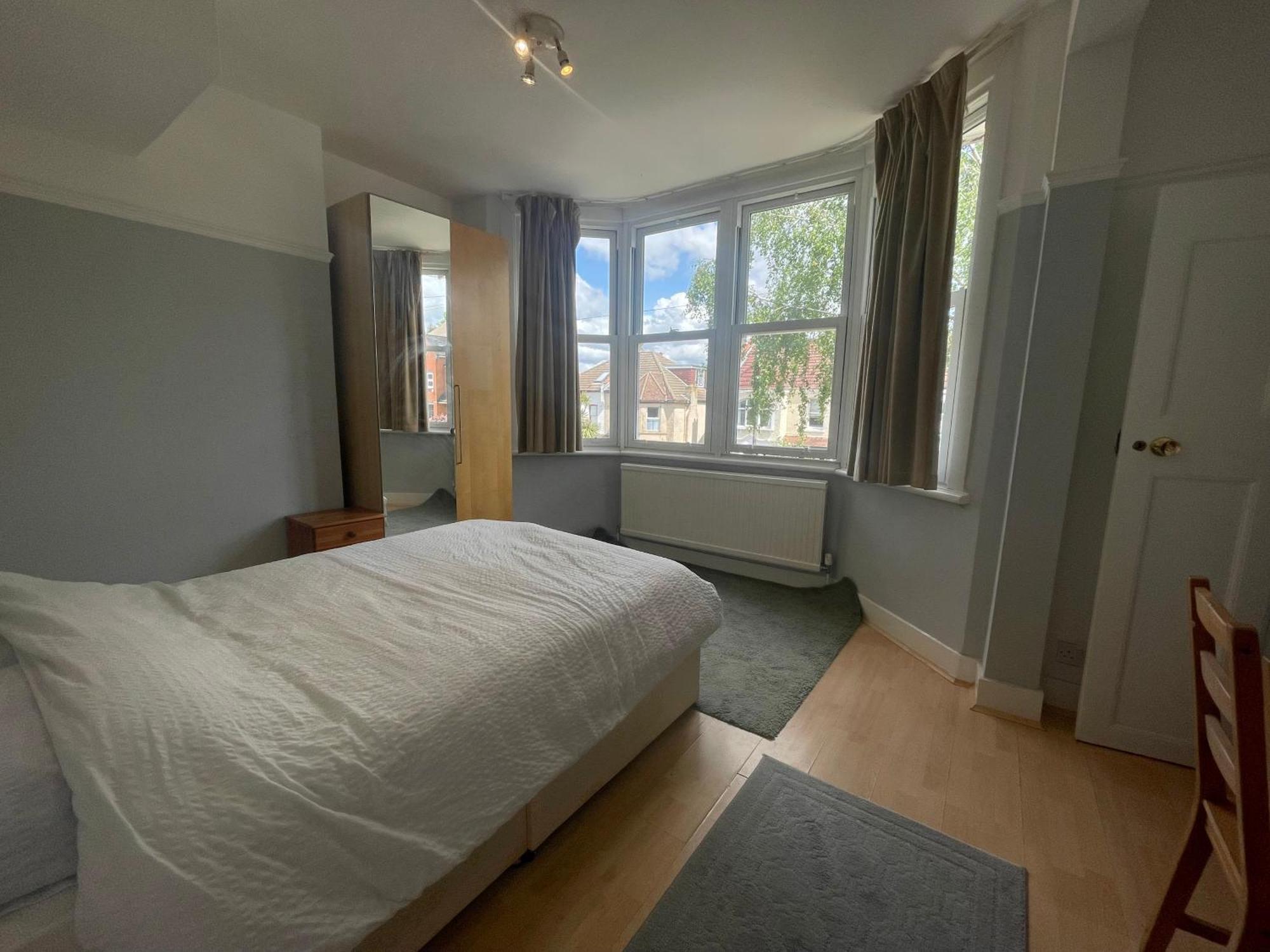 With Private Bathroom And Shared Kitchen Homestay Purley
