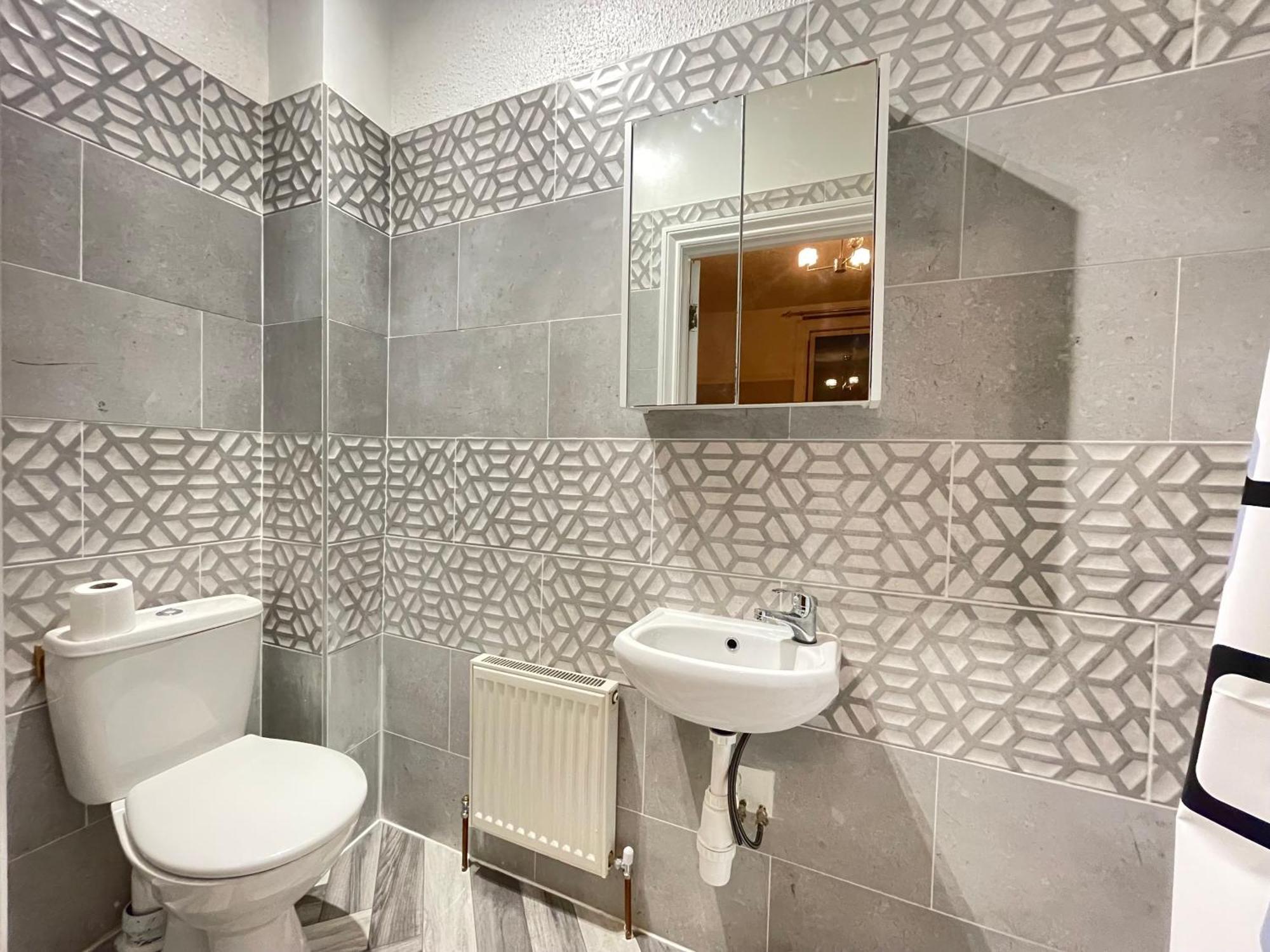 With Private Bathroom And Shared Kitchen Homestay Purley